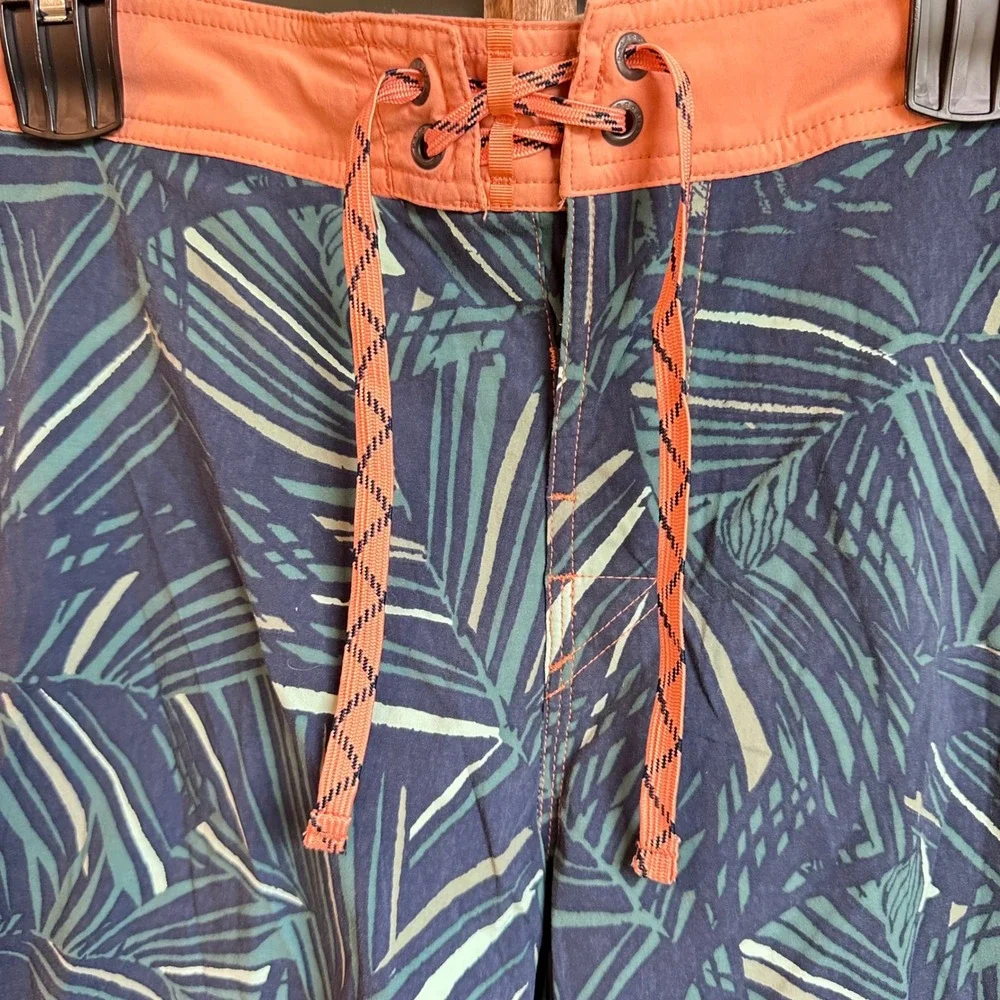 Patagonia Board Shorts Trunks Scallop Hem Wavefarer Mens 30 Blue Peach Palm Leaf